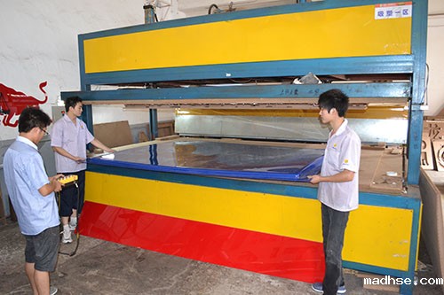 2.5mX4m大型吸塑机